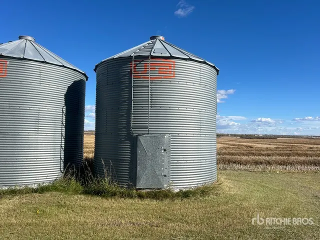 UFA +/- 1650 bu 5 Ring Grain Bin
