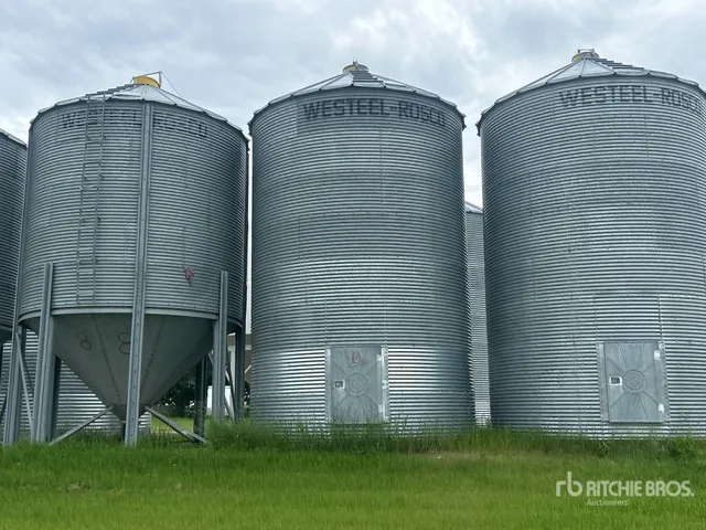 Westeel-Rostco +/- 2700 bu 8 Ring Grain Bin