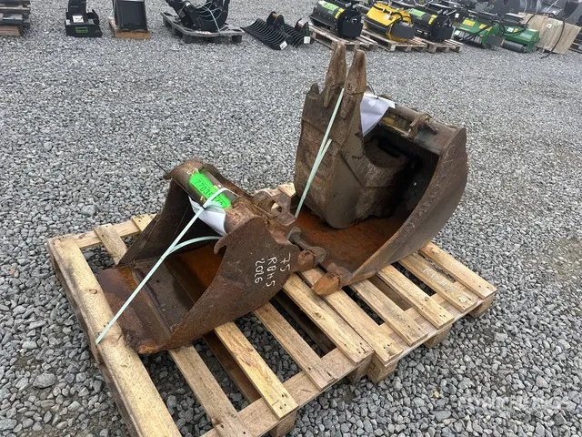 Quantity of (2) Q/C Digging Bucket
