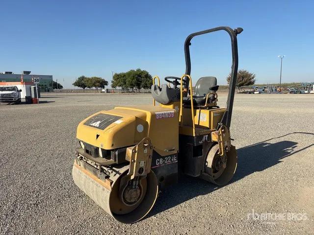 2004 Cat CB-224E Double Drum Roller