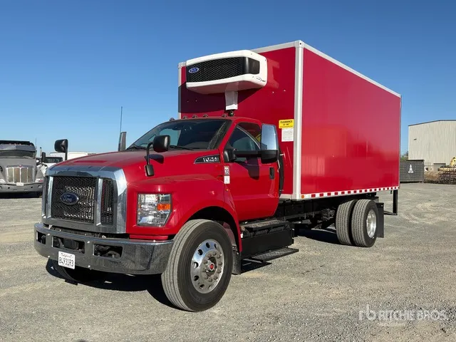 2025 Ford F-750 4x2 Refrigerated Truck