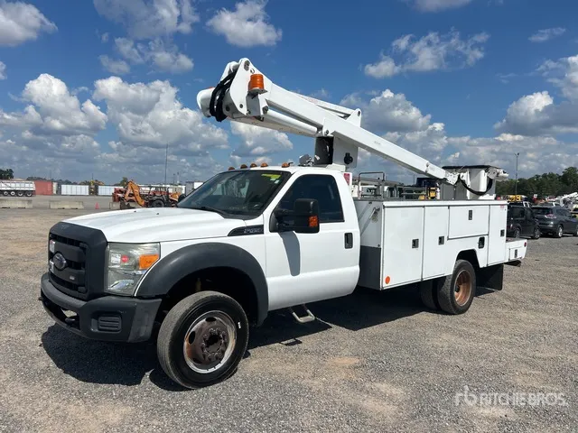 2015 ETI ETC35SNT 53 ft on 2015 Ford F-450 XL 4x2 Bucket Truck