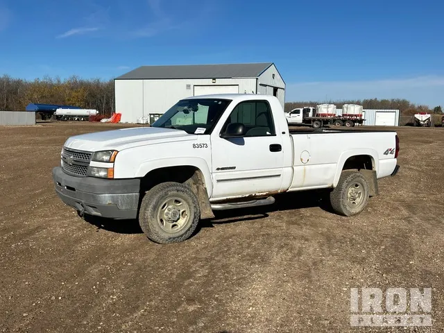 2005 Chevrolet Silverado 2500HD LS 4x4 Pickup