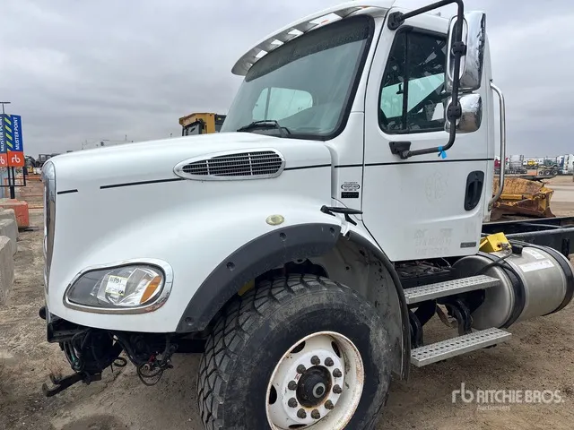 2007 Freightliner M2 112 8x6 Cab and Chassis