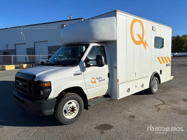 2010 Ford E-450 4x2 Utility Truck