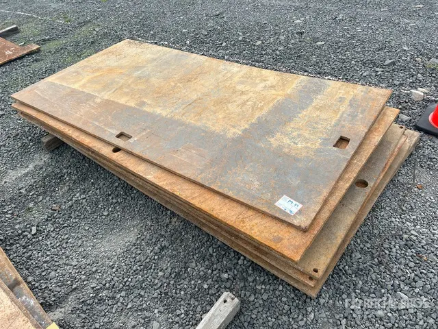 Quantity of (5) 4 ft x 8 ft (1) (.75 in Thick) & (4) (1 in Thick) Steel Plates