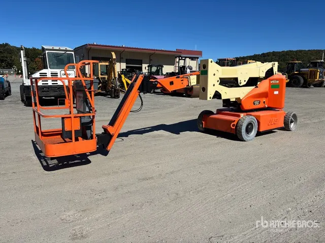 2014 JLG E400AJPN 2WD Electric Articulating Boom Lift