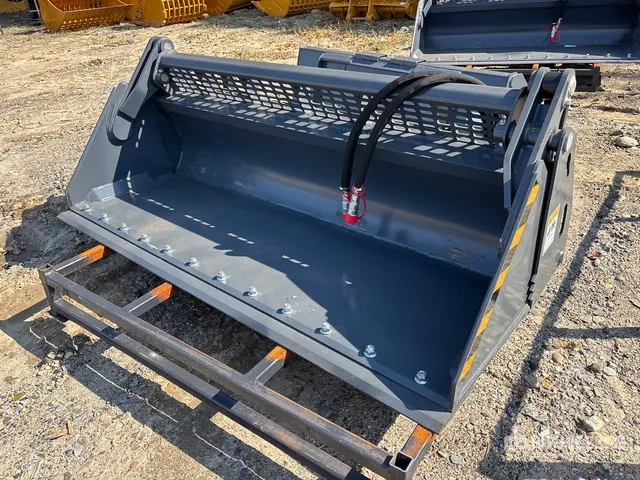 2026 Skyway WBCT-4IN1 72 in Multi-Purpose Skid Steer Bucket (Unused)