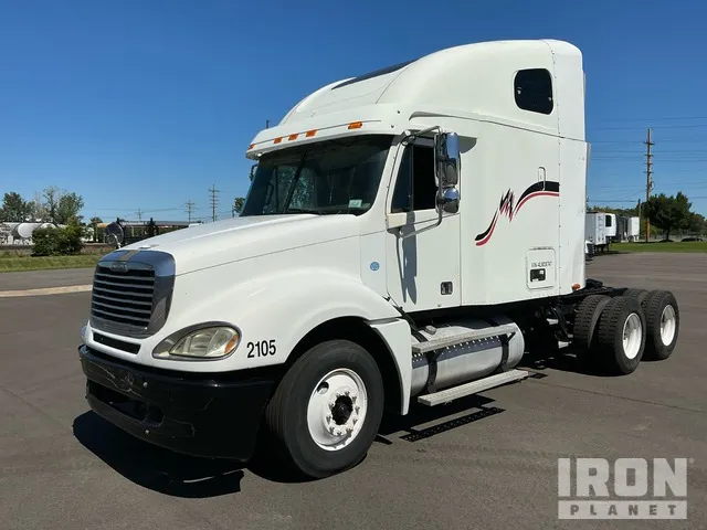 2004 Freightliner Columbia 120 6x4 T/A Sleeper Truck Tractor