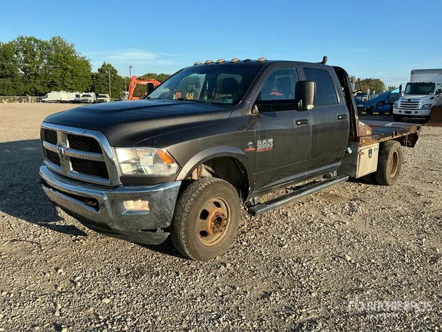 2017 Ram 3500 4x4 Crew Cab Flatbed Truck