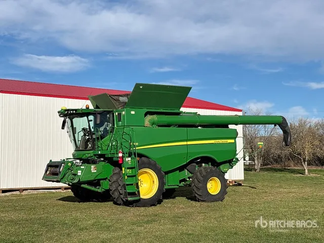 2016 John Deere S680 Combine Harvester