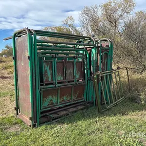 Morand 7 ft Bison Squeeze Chute
