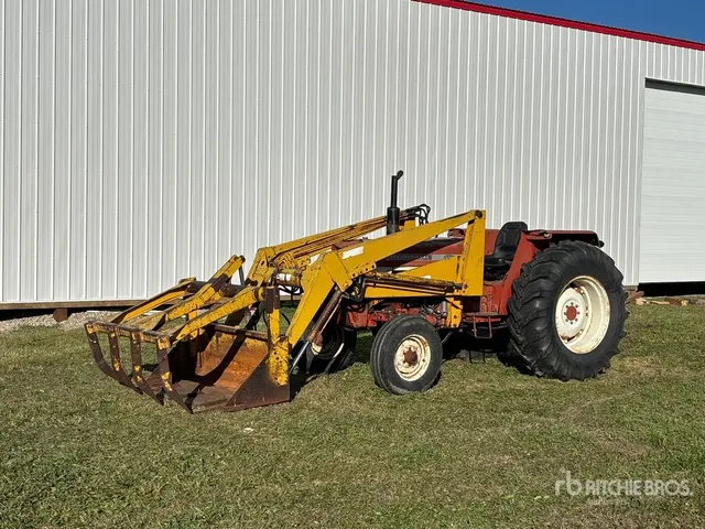 International 674 2WD Tractor