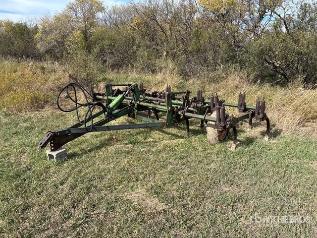 John Deere 13 ft Cultivator