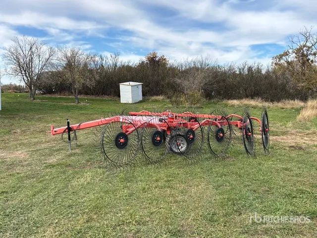 Kuhn SR112 12 Wheel Hay Rake