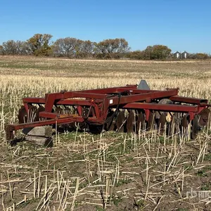 International 760 15 ft Offset Disc