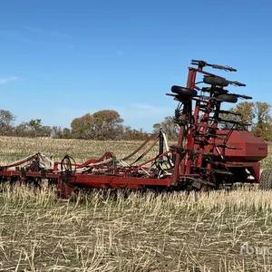 International 5500 33 ft Air Seeder