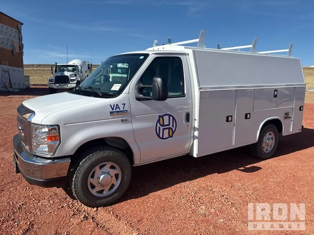 2019 Ford E-350 4x2 Utility Truck