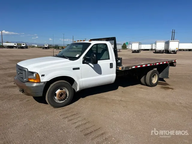 2000 Ford F-350 XL 4x2 Flatbed Truck