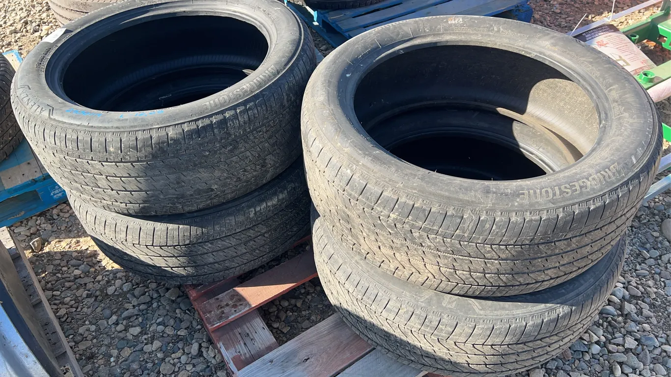 4 - 275/50R22 Tires