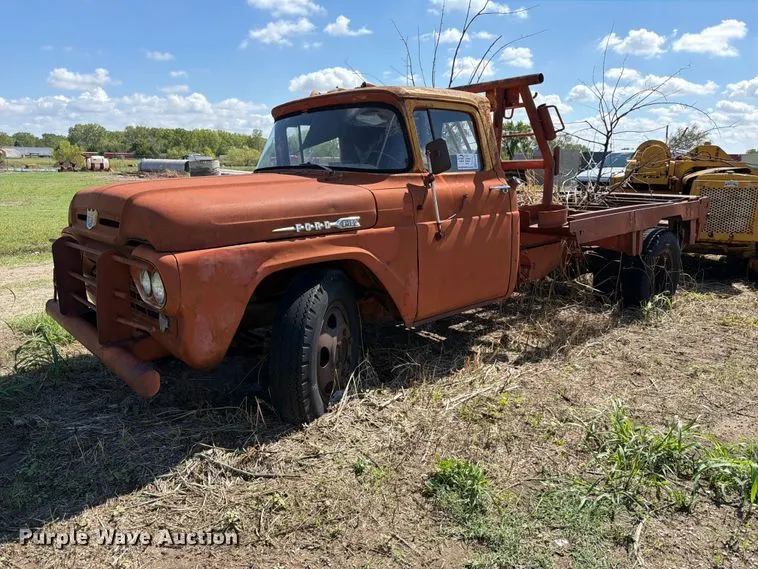 Ford F-100 winch truck