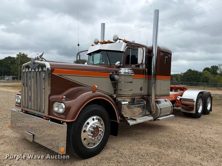 1980 Kenworth W900A semi truck