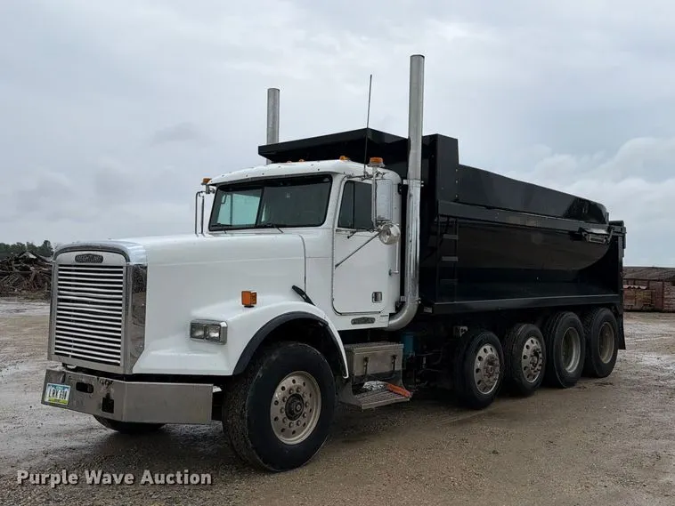 1996 Freightliner Conventional dump truck