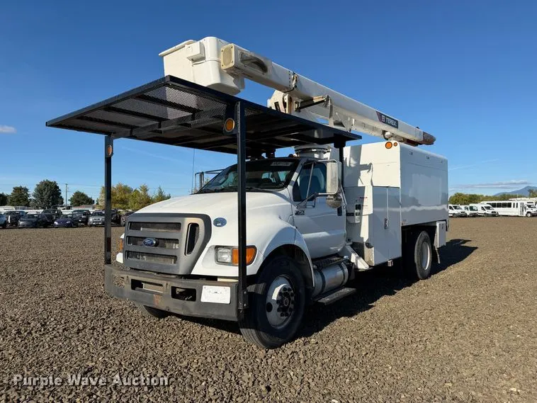 2015 Ford F750 Super Duty forestry bucket truck