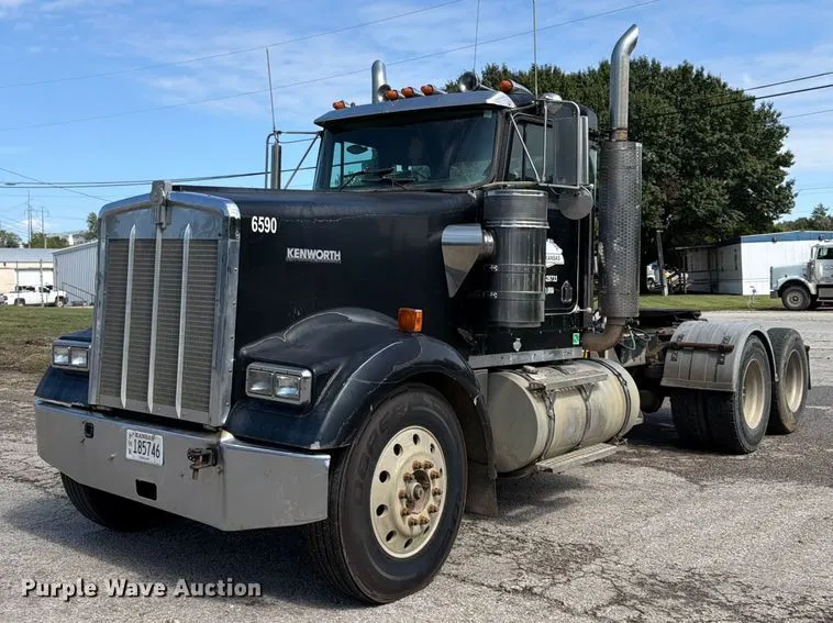 1999 Kenworth W900 semi truck