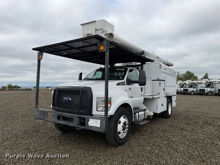 2016 Ford F750 Super Duty forestry bucket truck