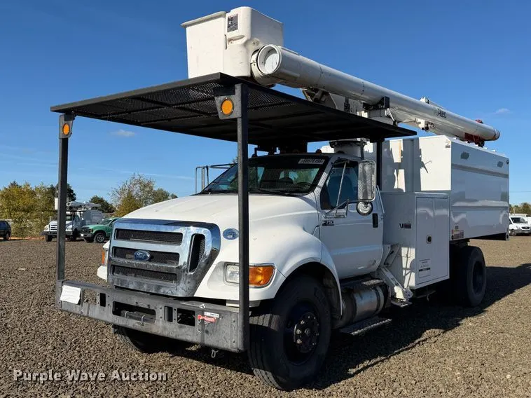 2015 Ford F750 Super Duty forestry bucket truck