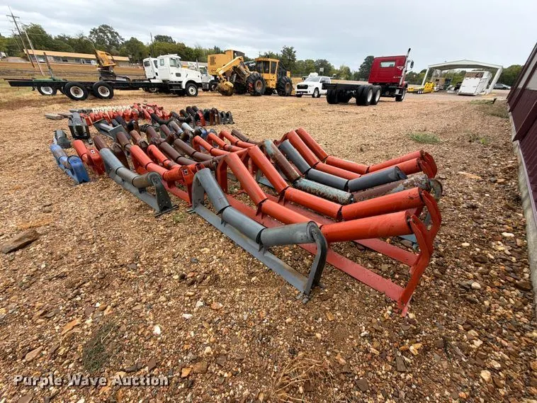 Conveyor belt idlers