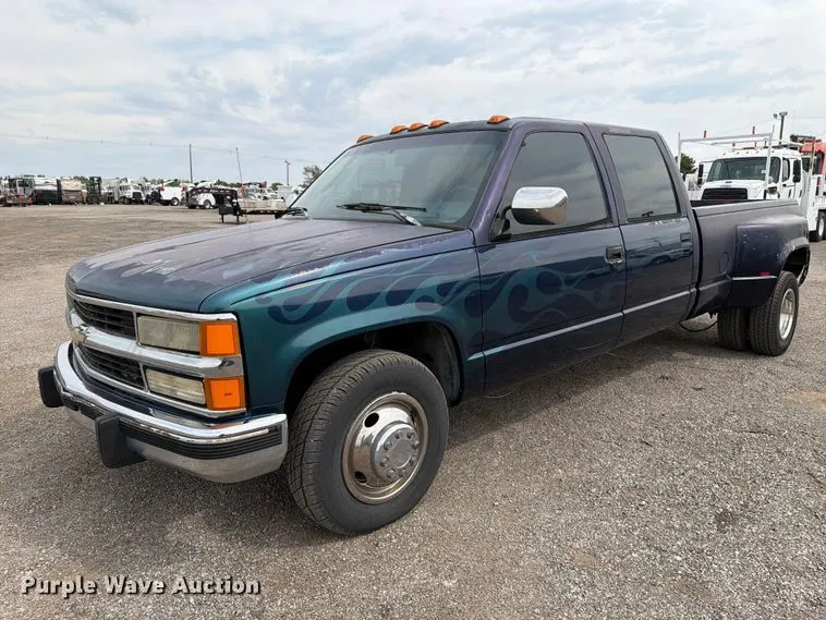 1993 Chevrolet C3500 Crew Cab pickup truck