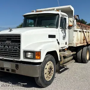 2002 Mack CH dump truck
