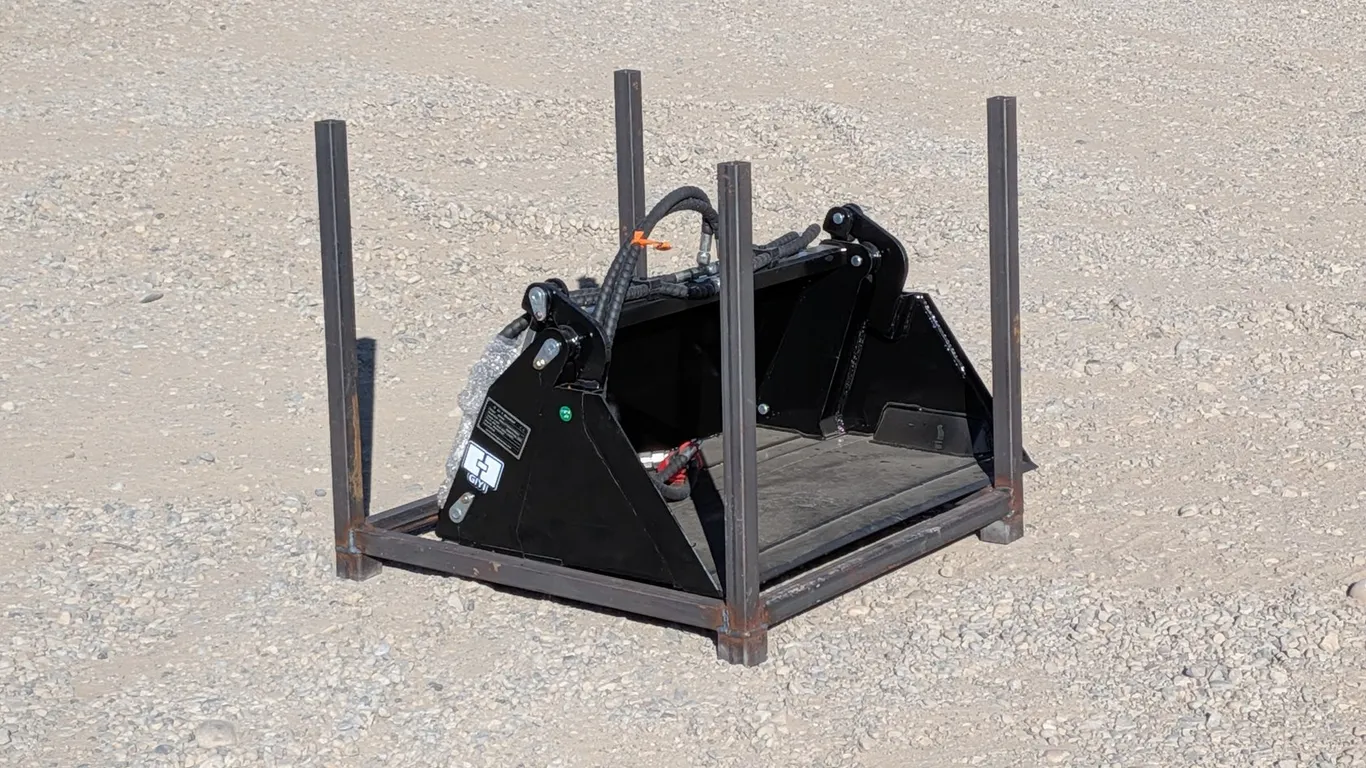 Unused 2026 Mini Skid Steer SHY41 4 in 1 Bucket