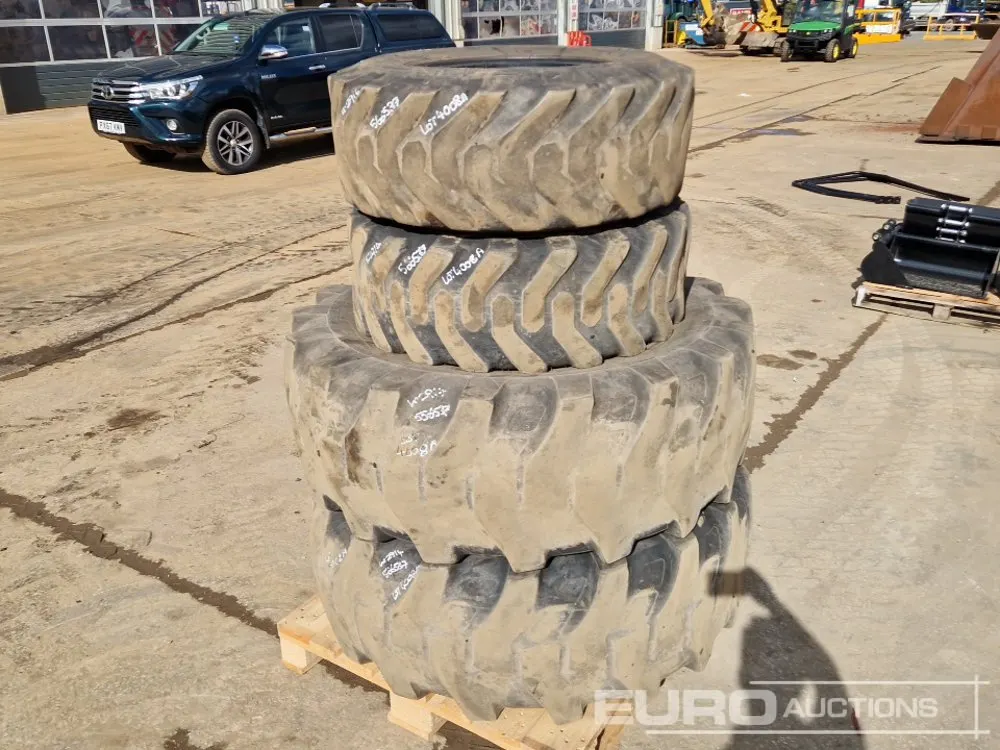 BKT 18.4-26 Tyre (2 of), Michelin 12.5/80-18 Tyre (2of)