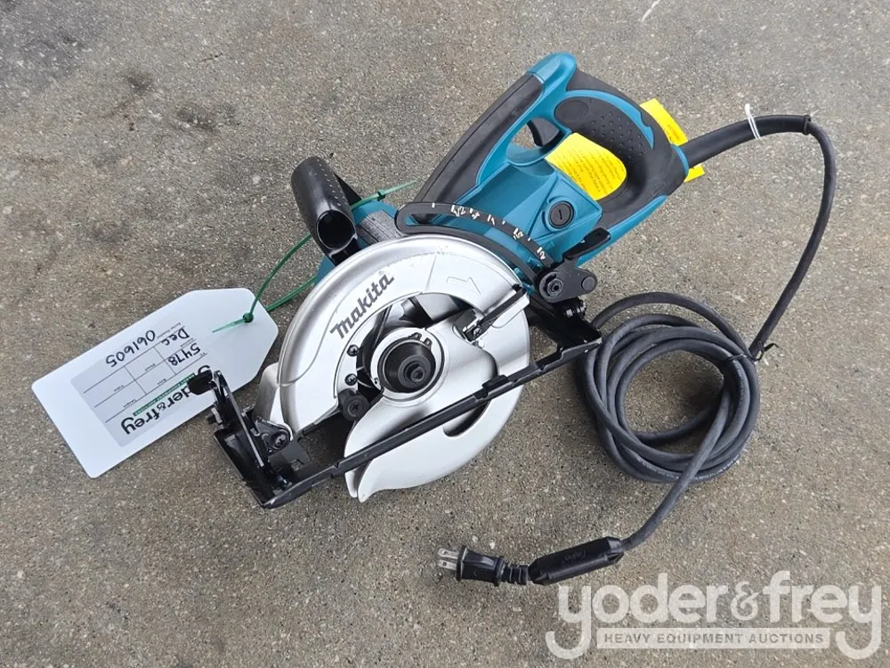 Makita Corded 7 1/4" Hypoid Circular Saw, Recondition (5477NB) (1 YR Factory Warranty)