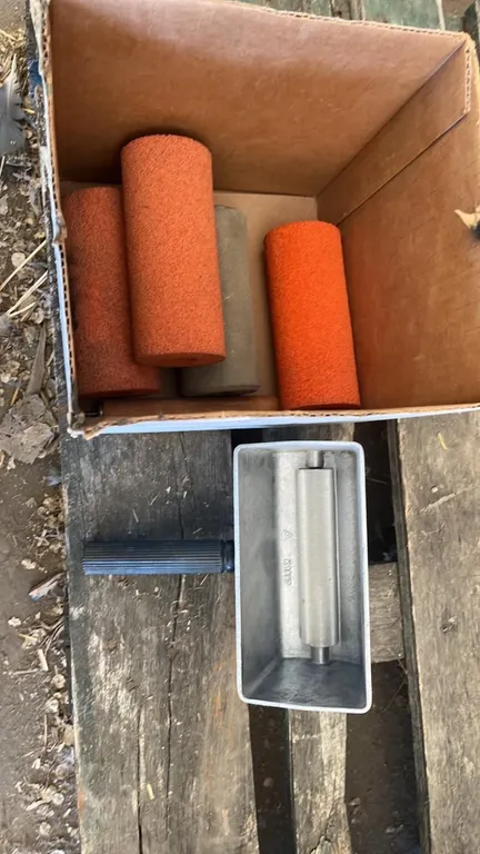 OFFSITE - Glue roller