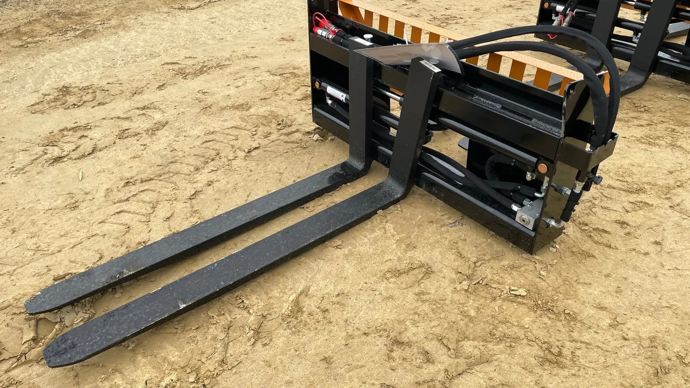 New Wolverine Pallet Fork with Hydraulic Adjustable