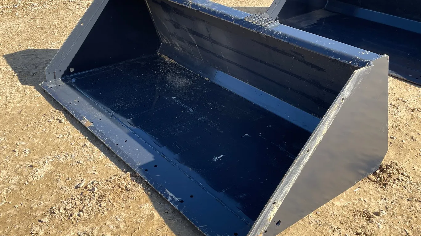 LandHonor 66" Standard Bucket Attachment