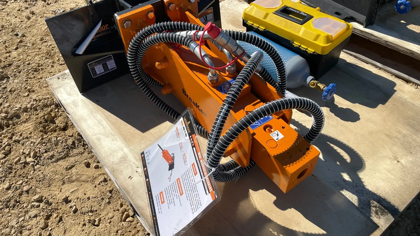 LandHonor Mini Hydraulic Breaker Attachment