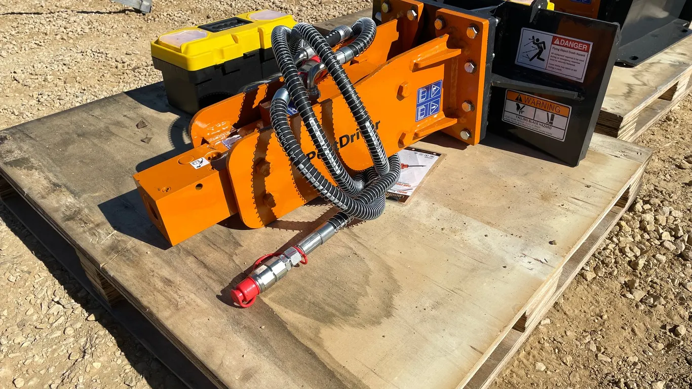 LandHonor Mini Hydraulic Breaker Attachment