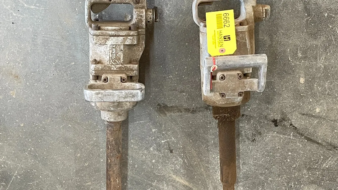 (2) Pneumatic 1" Drive Impact Wrenches