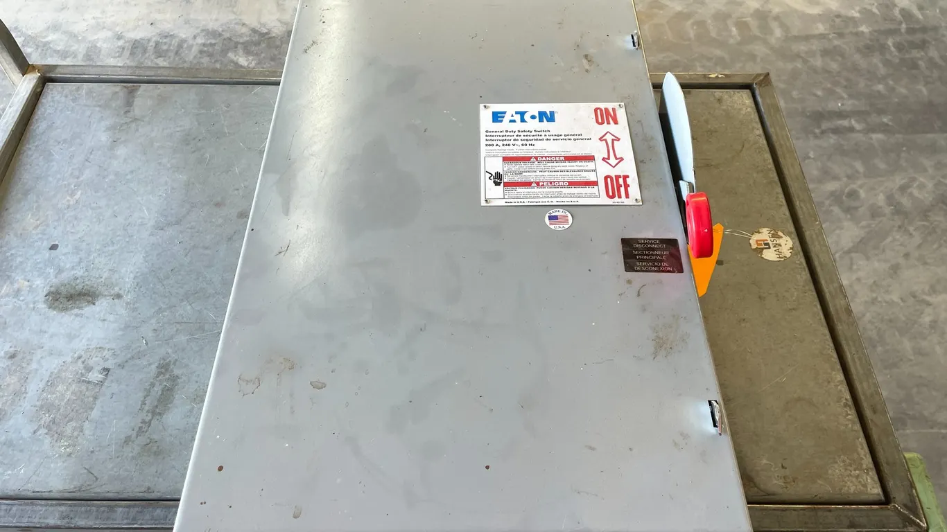 Eaton 200 Amp Disconnected Box