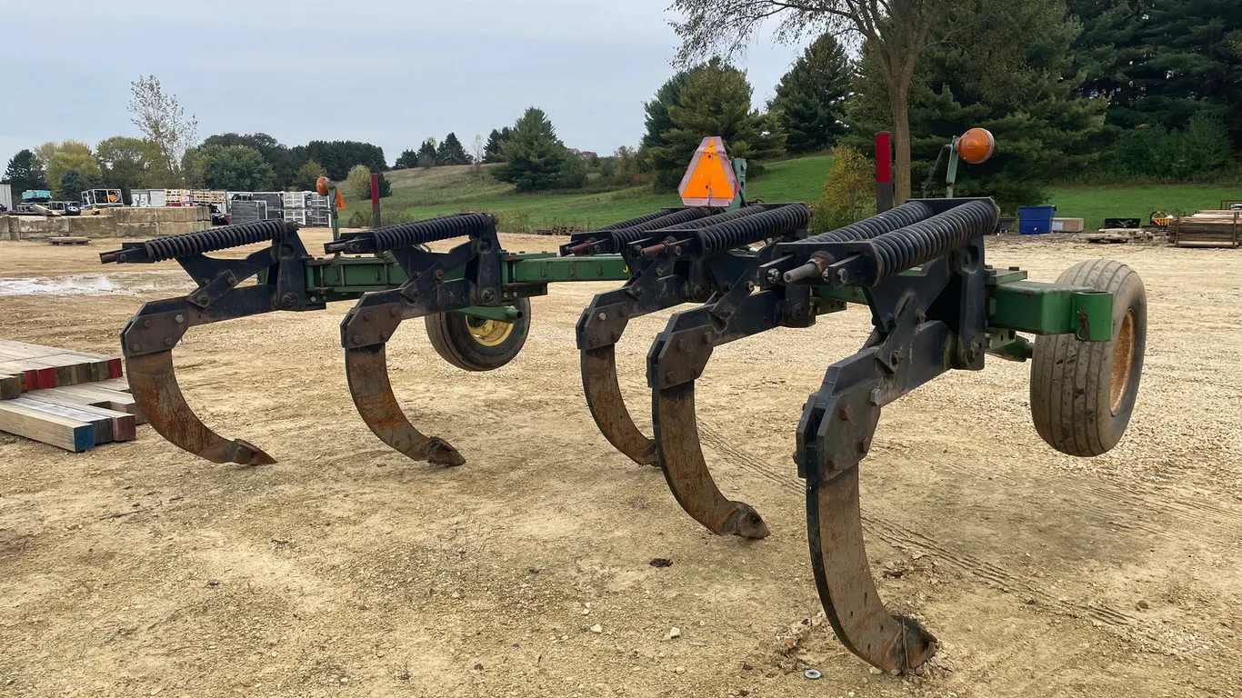 John Deere 915 V-Ripper Attachment