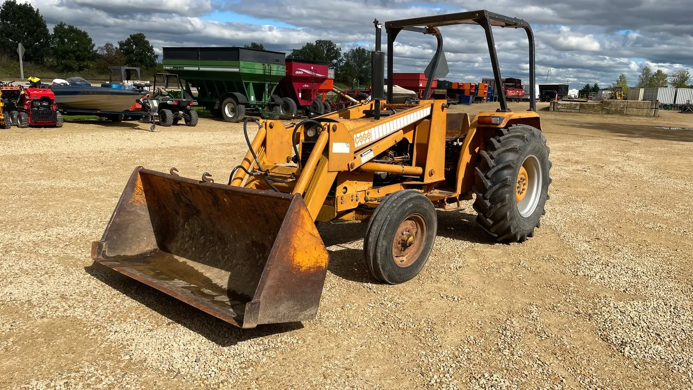 JI Case 380CK Tractor with Loader