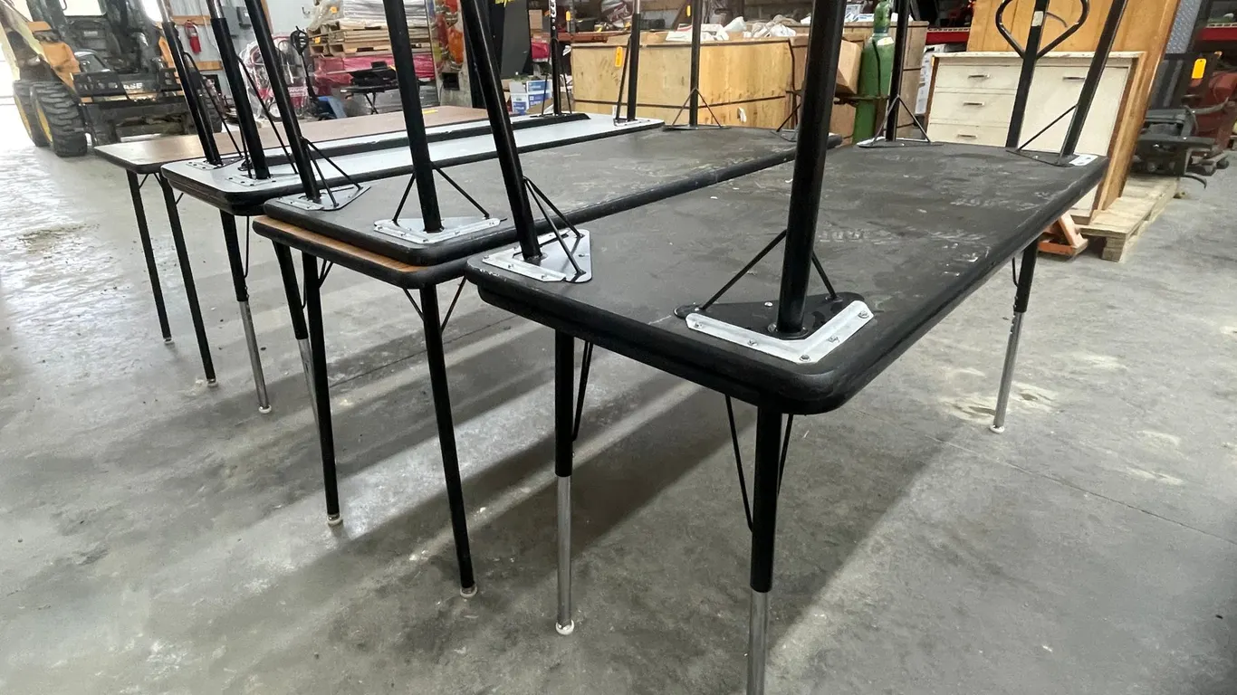 (7) Office Desks