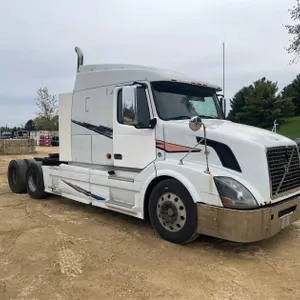 2007 Volvo VNL Sleeper Semi (Has WI Title)