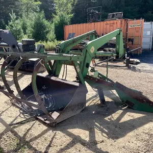 John Deere 148 Tractor Loader