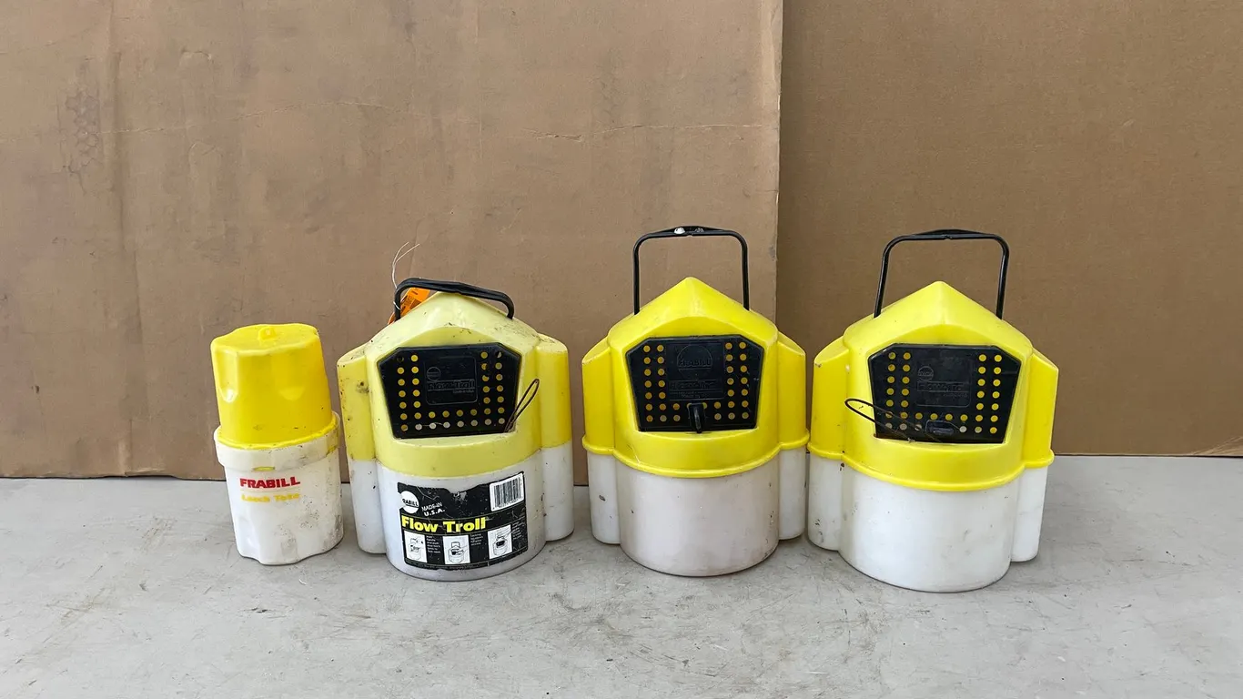 (4) Plastic Bait Buckets